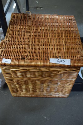 Lot 617 - SMALL WICKER BASKET