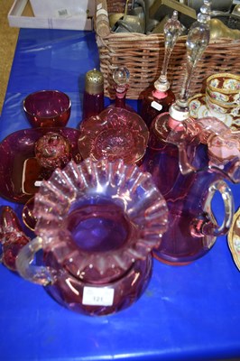 Lot 121 - COLLECTION OF VARIOUS CRANBERRY GLASS WARES TO...