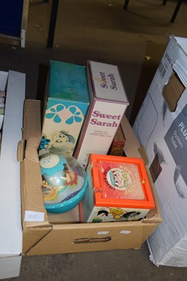 Lot 850 - BOX OF VARIOUS MIXED VINTAGE TOYS TO INCLUDE...