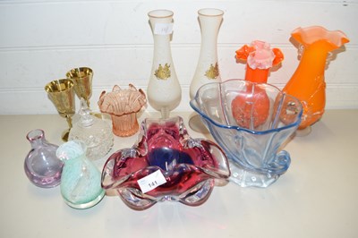 Lot 141 - MIXED LOT:  VARIOUS COLOURED GLASS VASES, ART...