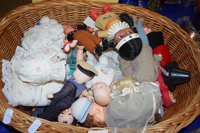 Lot 146 - BASKET OF VARIOUS ASSORTED DOLLS