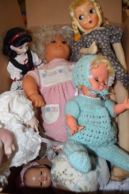 Lot 148 - BOX OF VARIOUS ASSORTED DOLLS TO INCLUDE...