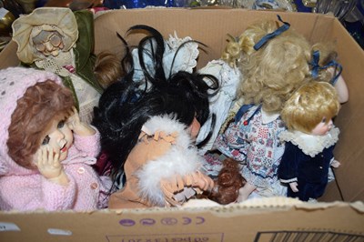 Lot 157 - BOX OF VARIOUS DOLLS TO INCLUDE  MODERN...