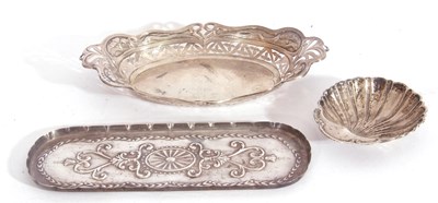 Lot 32 - Mixed lot to include an Edward VII oval silver...