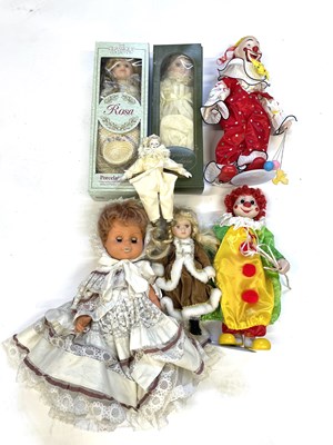 Lot 104 - A mixed lot of modern porcelain dolls and...