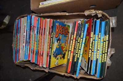 Lot 601 - ONE BOX OF BOOKS - THE BEEZER BOOK, BEANO AND...