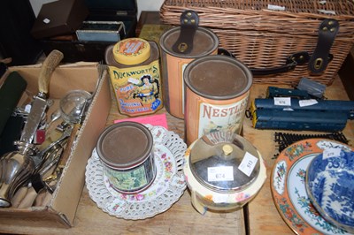 Lot 674 - MIXED LOT: VARIOUS VINTAGE TINS AND A...