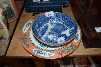 Lot 675 - PEARL WARE BOWL AND A CONTEMPORARY ORIENTAL PLATE