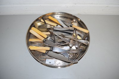 Lot 24 - TRAY OF VARIOUS ASSORTED CUTTLERY