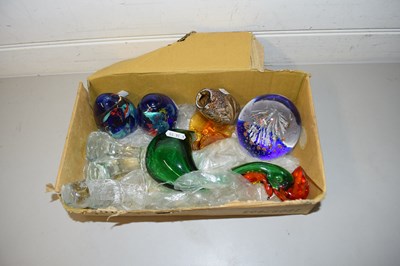 Lot 95 - MIXED LOT:  ASSORTED PAPERWEIGHTS AND OTHER ITEMS