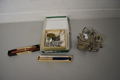 Lot 113 - MIXED LOT: VINTAGE PARKER FOUNTAIN PENS, SMALL...