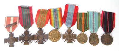 Lot 74 - Quantity of French medals to include 2 x 1939...