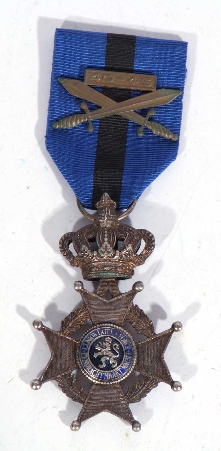 Lot 86 - Belgian Order of Leopold II Knights medal with...