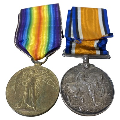 Lot 28 - WWI British medal pair - war medal, victory...