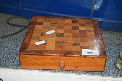 Lot 888 - TRAVELLING CHESS SET