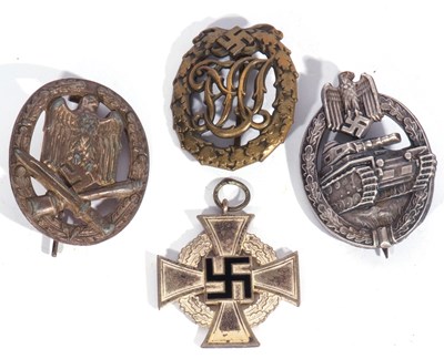 Lot 62 - 3 x Third Reich medals