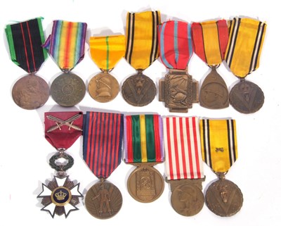Lot 72 - A quantity of 11 WWI/II Belgian medals to...