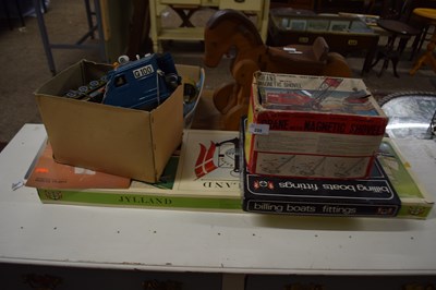 Lot 235 - MIXED LOT TO INCLUDE A VINTAGE TOY CRANE, TANK,...