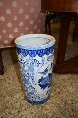Lot 289 - REPRODUCTION ORIENTAL BLUE AND WHITE...