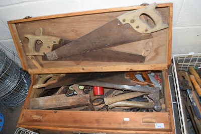 Lot 918 - PINE TOOLBOX AND VARIOUS SAWS AND OTHER...