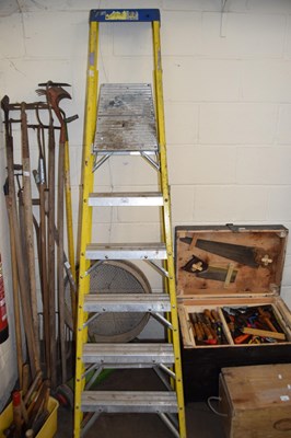 Lot 940 - FOLDING ALUMINIUM STEP LADDER