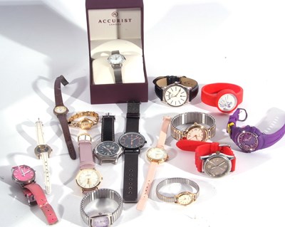 Lot 235 - Mixed lot of 16 gents and ladies wristwatches...