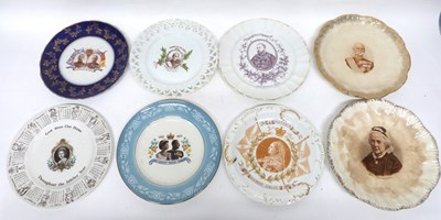 Lot 28 - Quantity of commemorative plates, royalty and...