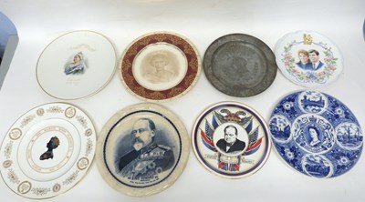 Lot 64 - Quantity of commemorative plates, royalty and...