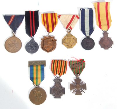 Lot 71 - Quantity of WWI/II European medals to include...