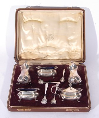 Lot 104 - George V silver cased condiment set comprising...