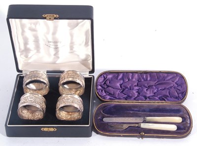 Lot 159 - Mixed lot including a cased set of four...