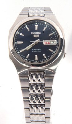 Lot 196A - A gents Seiko 5 automatic wrist watch. The...
