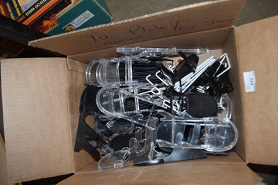 Lot 622 - ONE BOX OF VARIOUS PLASTIC AND METAL PLATE AND...