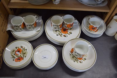 Lot 655 - A QUANTITY OF MEAKIN POPPY PATTERN TABLE WARE