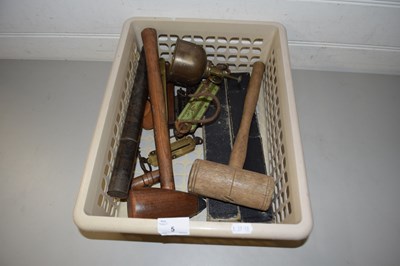 Lot 5 - MIXED LOT: VARIOUS ASSORTED VINTAGE TOOLS,...