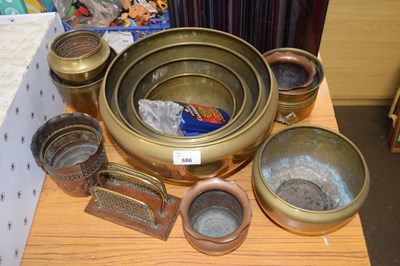 Lot 686 - MIXED LOT: VARIOUS BRASS AND COPPER...