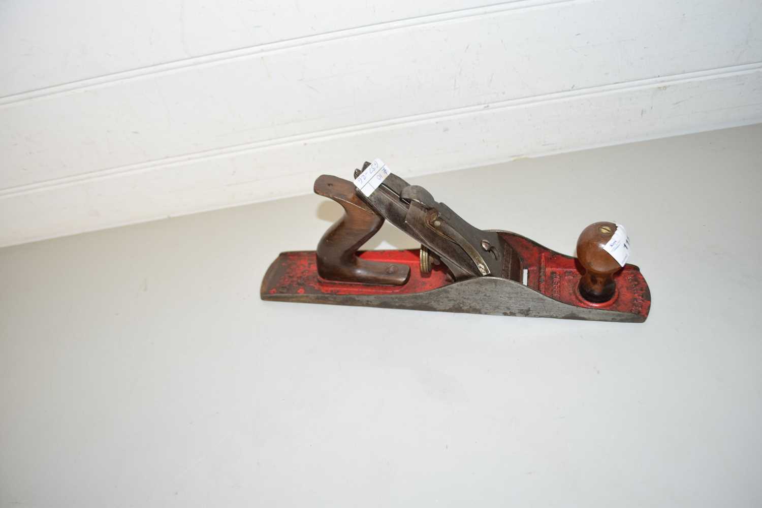 Lot 111 - VINTAGE MARPLES WOOD WORKING PLANE