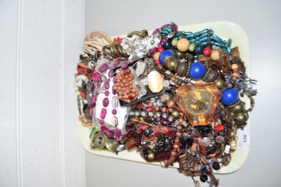 Lot 120 - TRAY VARIOUS ASSORTED COSTUME JEWELLERY