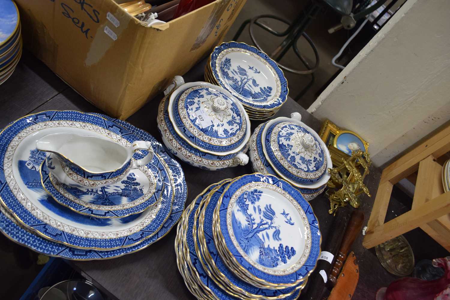 Lot 637 - QUANTITY OF BOOTHS REAL OLD WILLOW PATTERN...