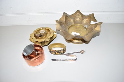 Lot 101 - MIXED LOT: VARIOUS ASSORTED BRASS WARES TO...
