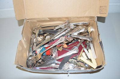 Lot 116 - A BOX OF VARIOUS ASSORTED CUTLERY