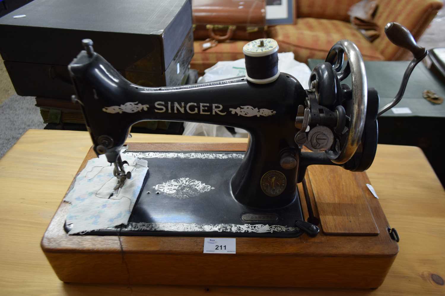 Lot 211 - SINGER SEWING MACHINE