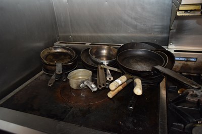 Lot 25 - Mixed quantity of cast frying pans