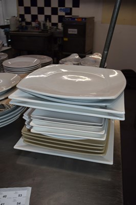 Lot 34 - 15 mixed dinner plates