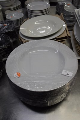 Lot 35 - 18 mixed wide rim serving plates