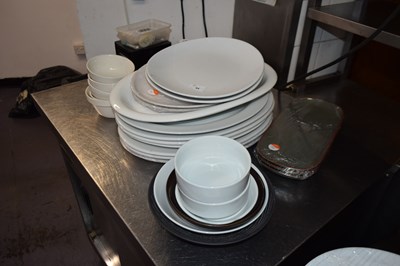 Lot 44 - Mixed lot of various shaped and sized serving...