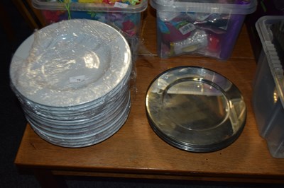 Lot 76 - 15, 12 inch serving plates