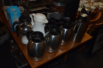 Lot 89 - 6 hot drink/coffee Thermos together with 2...