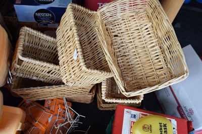 Lot 185 - 9 mixed wicker baskets