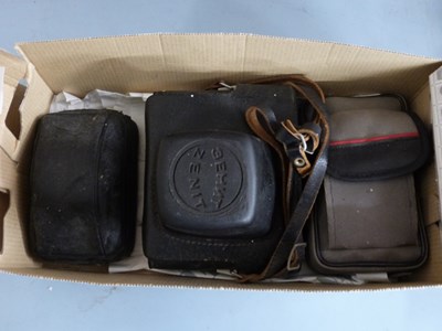 Lot 506 - MIXED LOT: VINTAGE CAMERAS TO INCLUDE A ZENIT